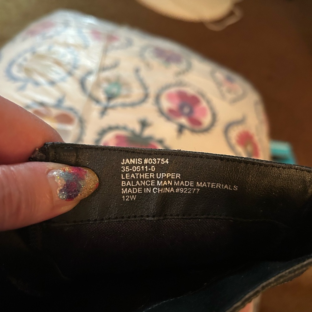 Comfortview Janis black boots, like new, sz 12W, side zipper, non skid - Picture 10 of 11
